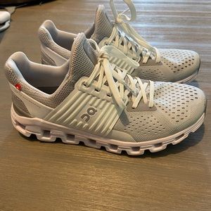 On Cloudswift Running shoe- Glacier/White W size 7